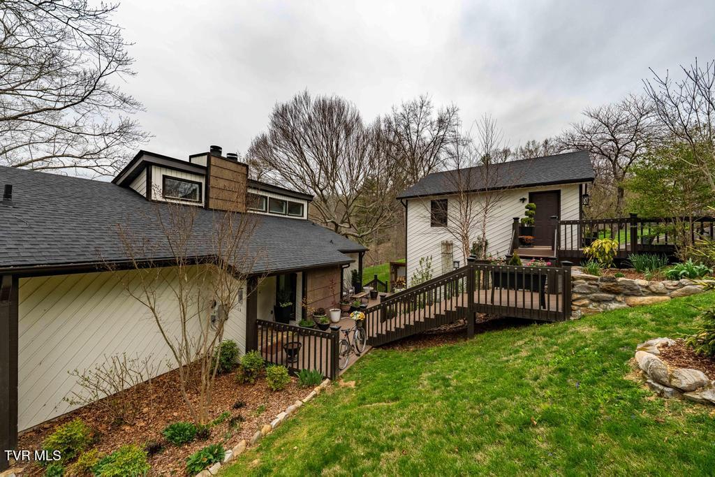 487 Lakeshore Road Bluff City, TN 37618 - Photo 7 of 78 487 Lakeshore Dr (36 of 120)