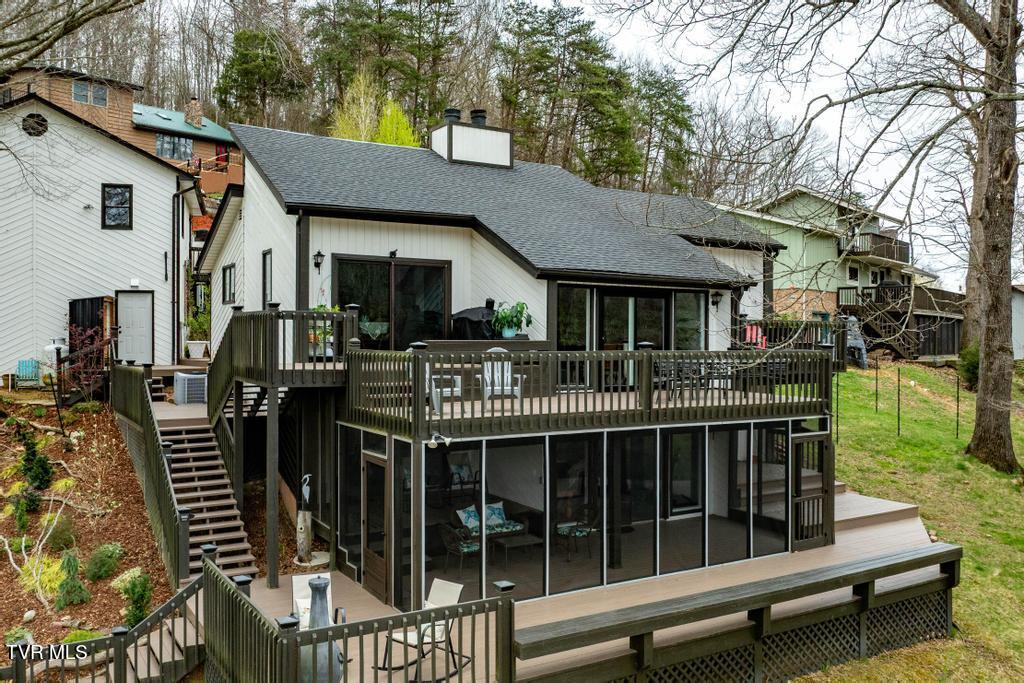 487 Lakeshore Road Bluff City, TN 37618 - Photo 9 of 78 487 Lakeshore Dr (19 of 120)