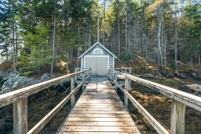 $685,000 | 17 Lester Road, Westport Island, ME 04578