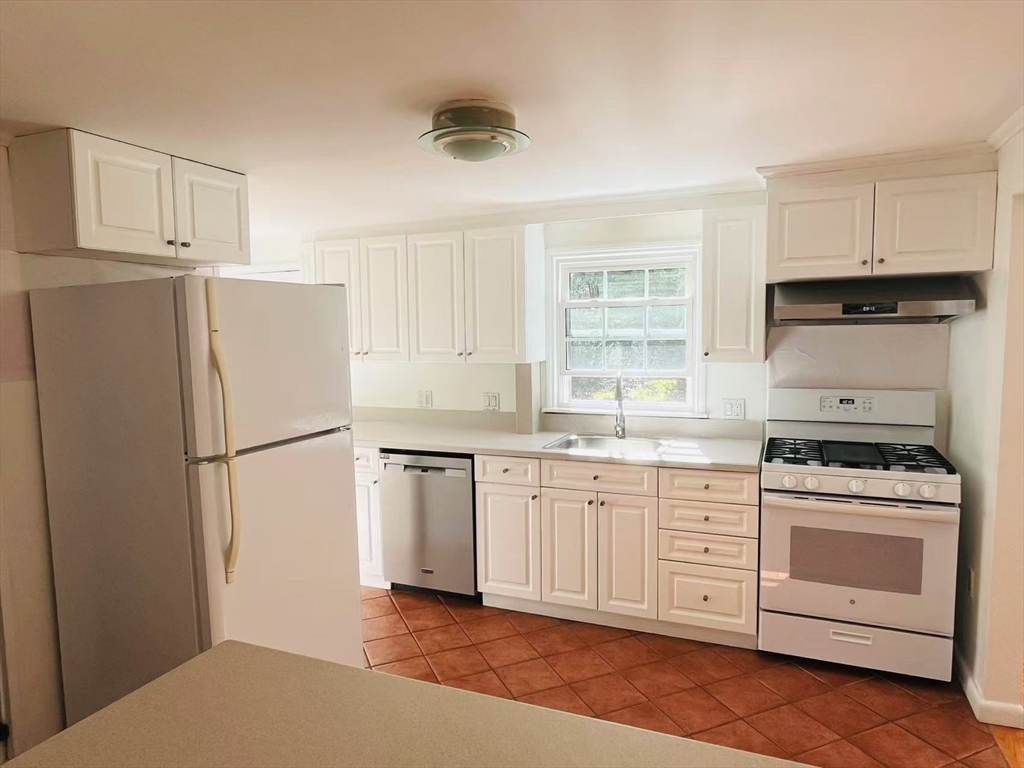 71 Elinor Road Newton, MA 02461 - Photo 10 of 24