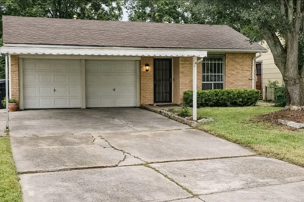 $1,550 | 10818 Long Gate Drive, Houston, TX 77047