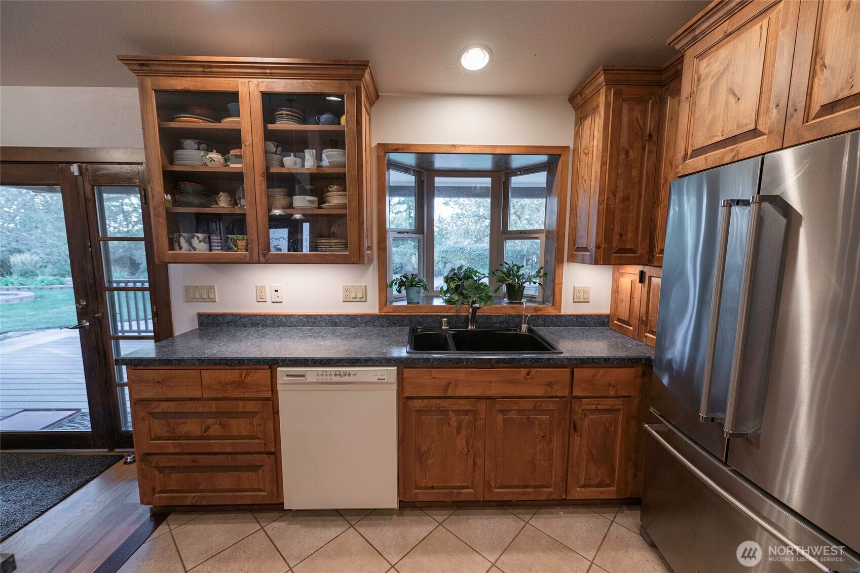 211 Last Chance Road Walla Walla, WA 99362 - Photo 17 of 40 a kitchen with stainless steel appliances granite countertop a refrigerator and a sink
