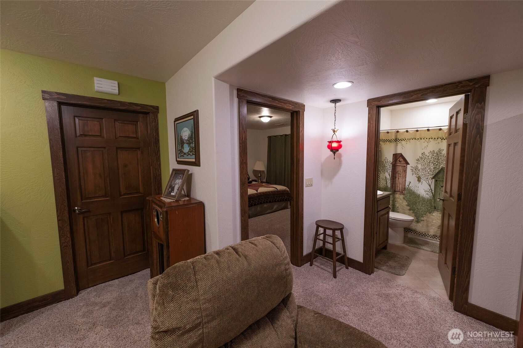 211 Last Chance Road Walla Walla, WA 99362 - Photo 23 of 40 a living room with furniture and a closet