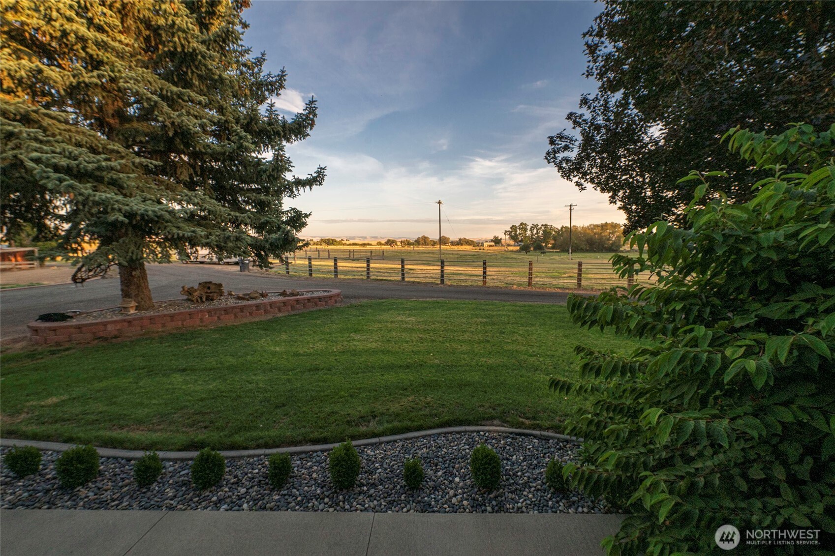 211 Last Chance Road Walla Walla, WA 99362 - Photo 34 of 40 a view of a green field