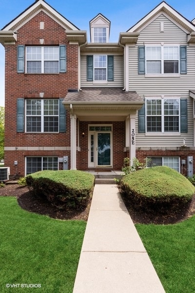 205 North Louis Street, Unit E Mount Prospect, IL 60056 - Photo 2 of 35