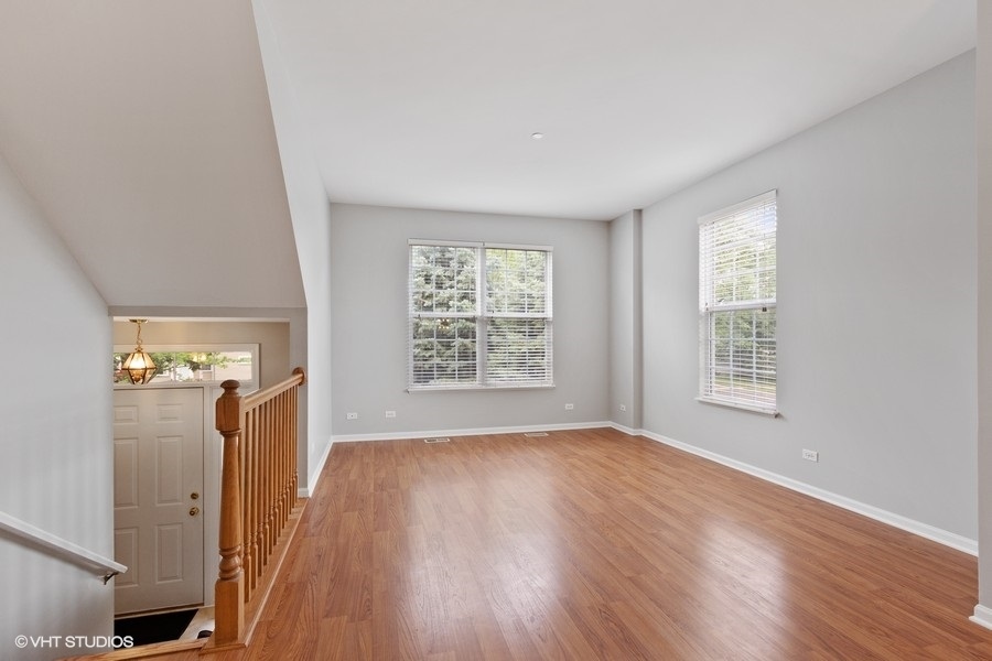 205 North Louis Street, Unit E Mount Prospect, IL 60056 - Photo 4 of 35