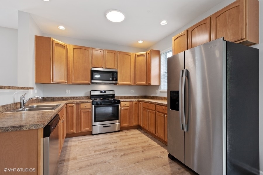 205 North Louis Street, Unit E Mount Prospect, IL 60056 - Photo 10 of 35