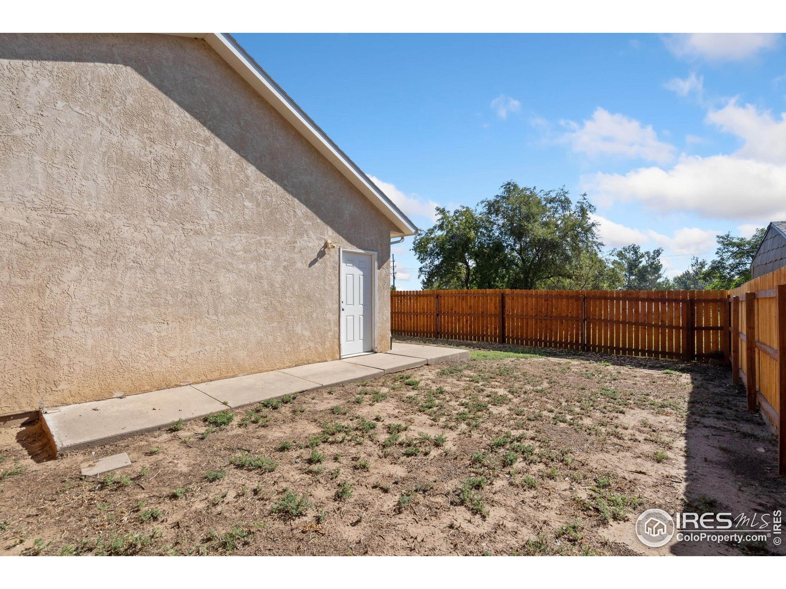 2000 50th Avenue Greeley, CO 80634 - Photo 33 of 34 a backyard of a house