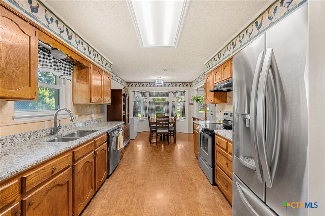 232 Thompson Circle Lorena, TX 76655 - Photo 12 of 35 Kitchen