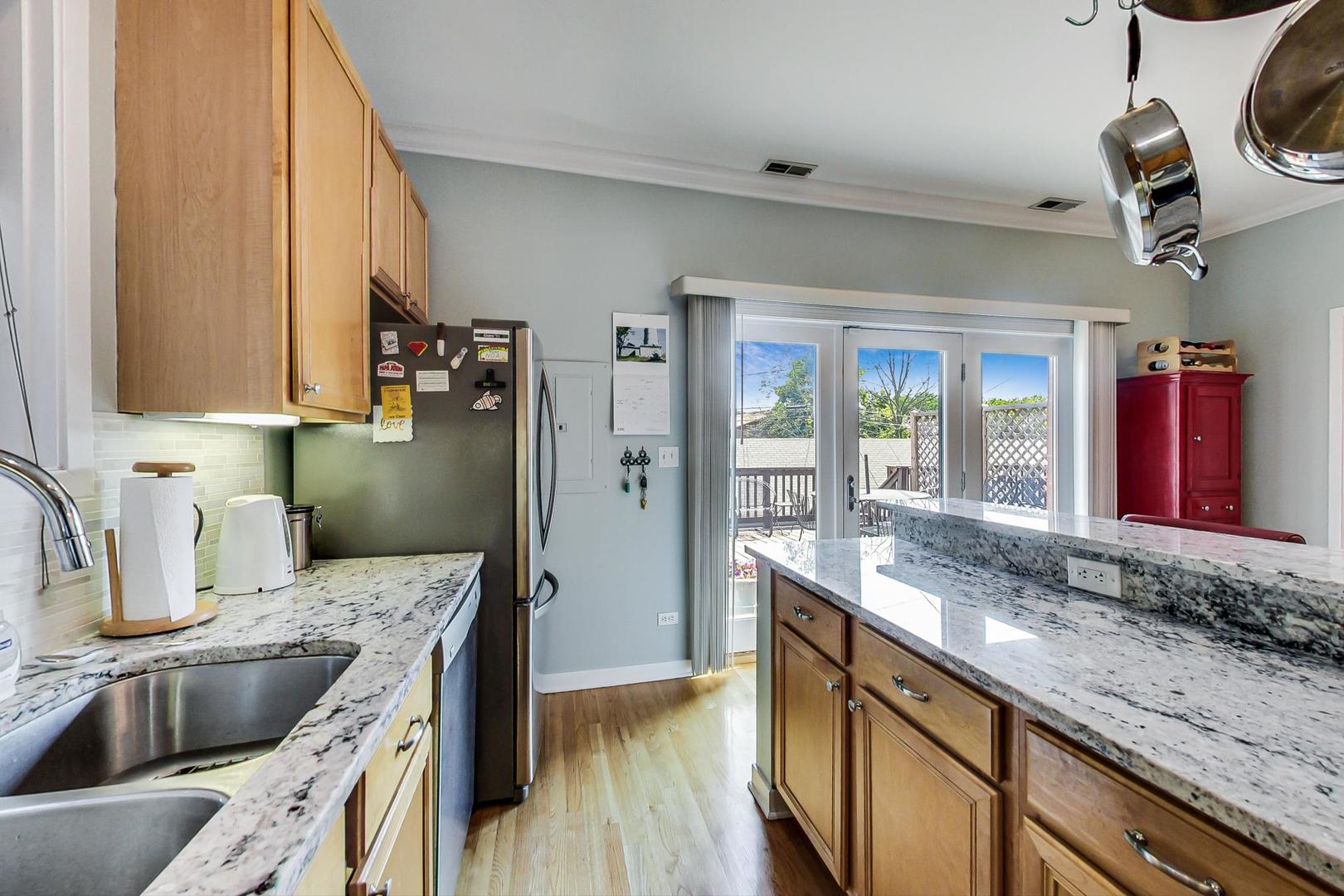 1435 West Fillmore Street, Unit B Chicago, IL 60607 - Photo 13 of 37