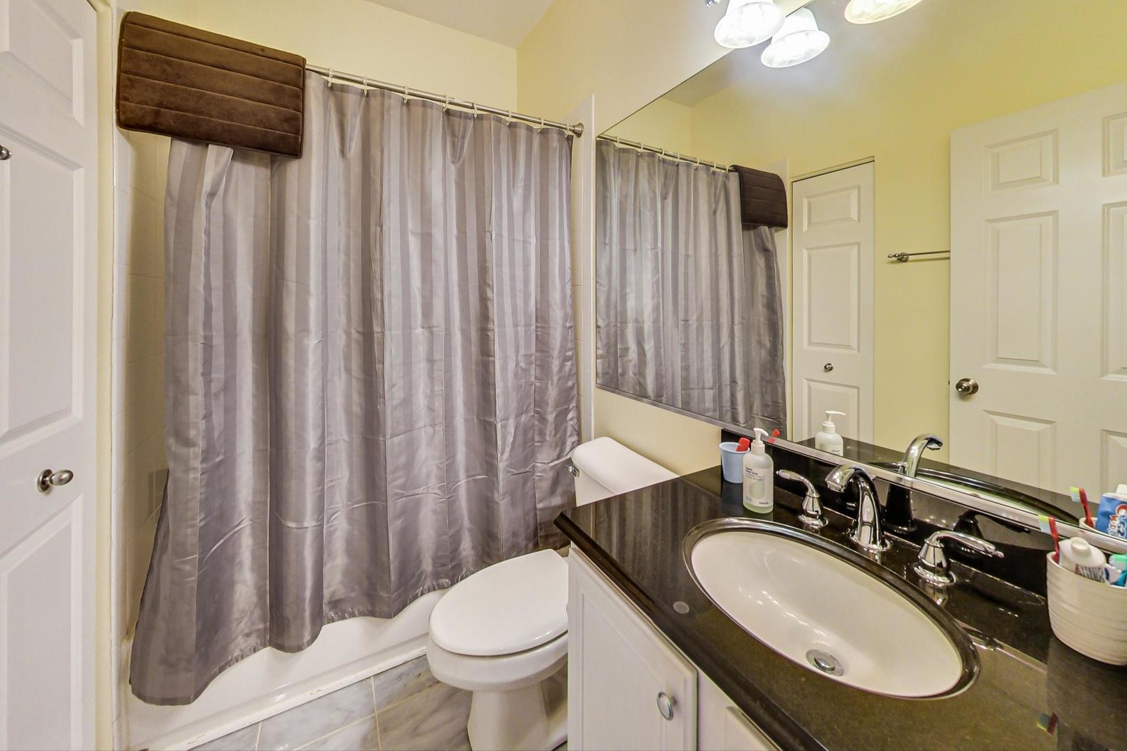 1435 West Fillmore Street, Unit B Chicago, IL 60607 - Photo 18 of 37