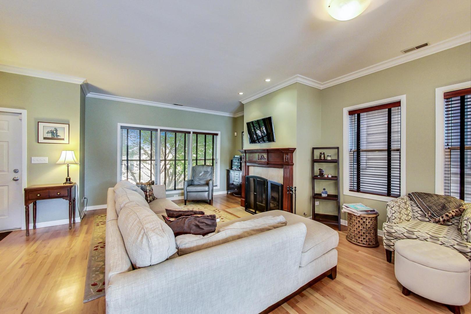 1435 West Fillmore Street, Unit B Chicago, IL 60607 - Photo 8 of 37