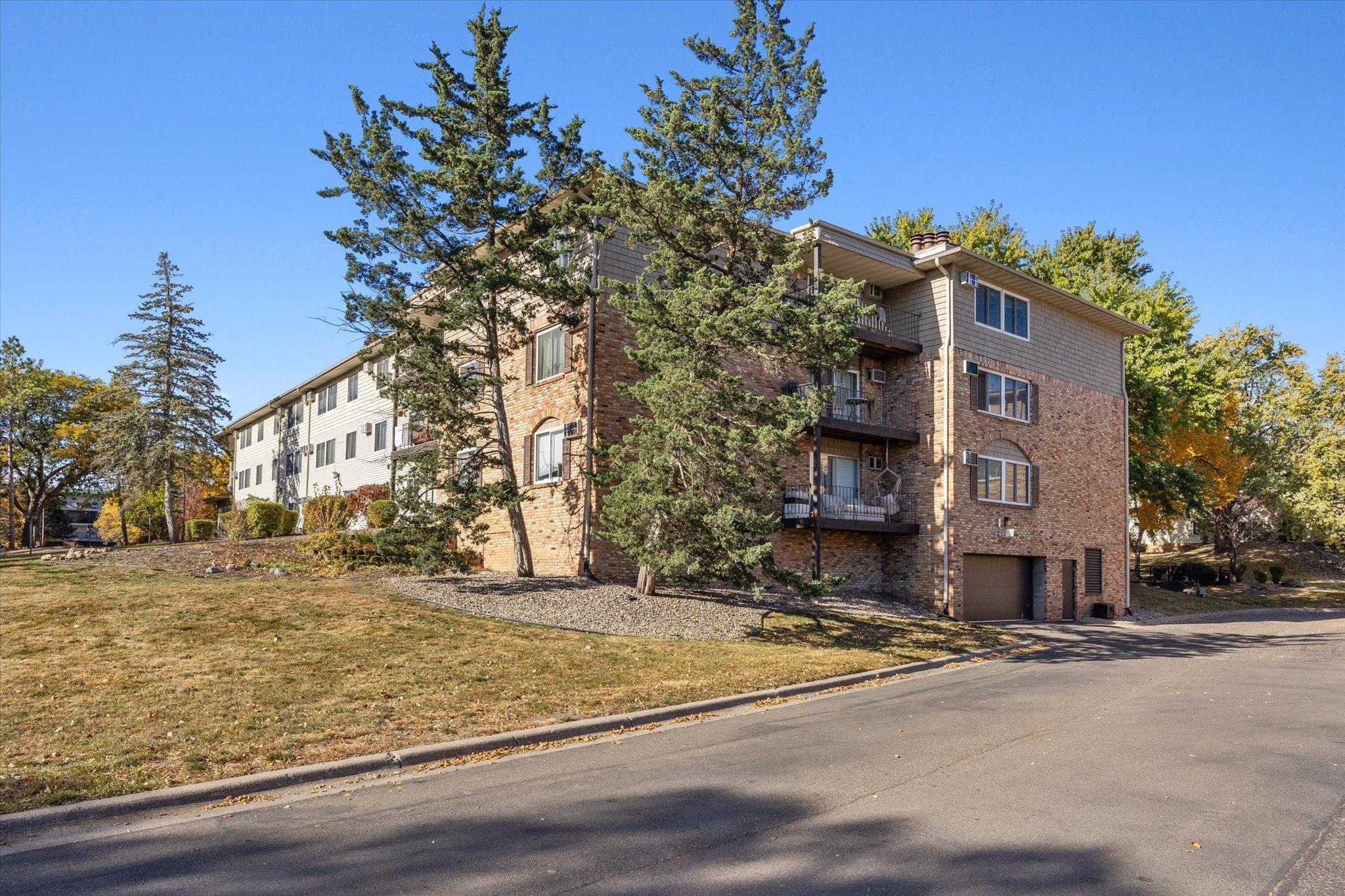 10311 Cedar Lake Road, Unit 103 Minnetonka, MN 55305 - Photo 25 of 31