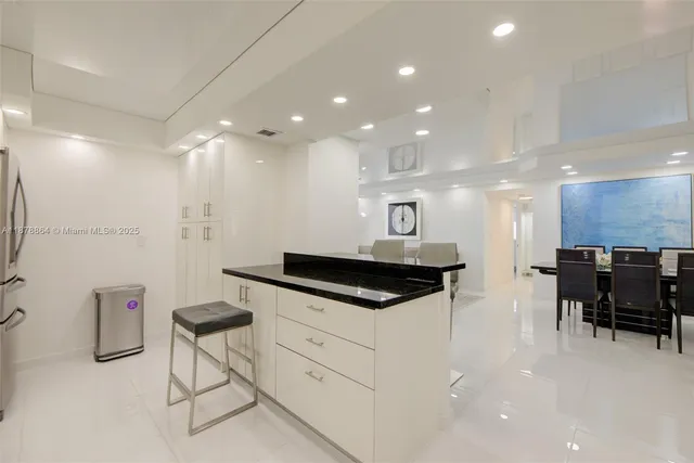 $795,000 | Oceanside, Hallandale Beach, FL 33009