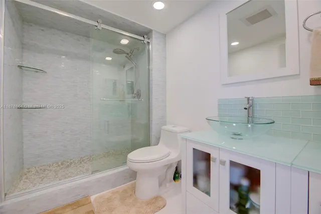 $795,000 | Oceanside, Hallandale Beach, FL 33009