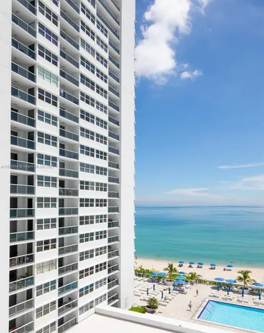 $795,000 | Oceanside, Hallandale Beach, FL 33009