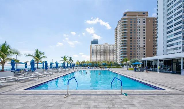 $795,000 | Oceanside, Hallandale Beach, FL 33009