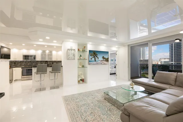 $795,000 | Oceanside, Hallandale Beach, FL 33009