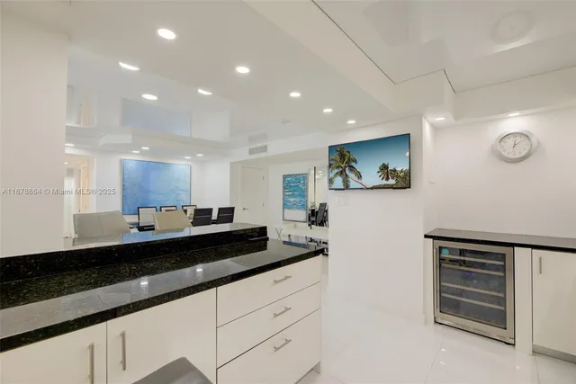 $795,000 | Oceanside, Hallandale Beach, FL 33009