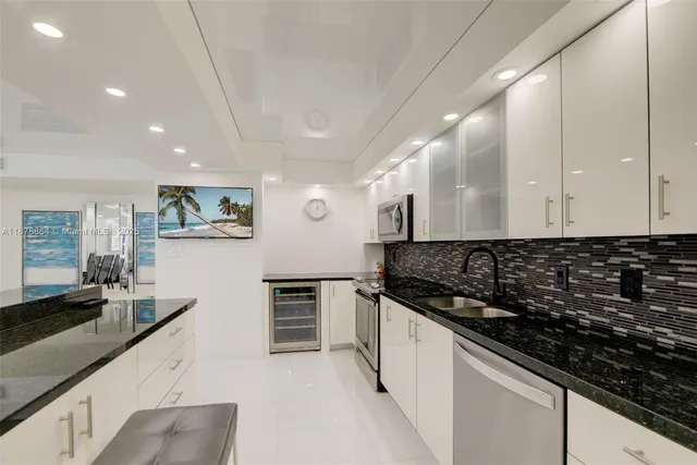 $795,000 | Oceanside, Hallandale Beach, FL 33009