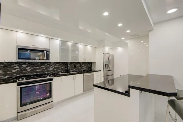 $795,000 | Oceanside, Hallandale Beach, FL 33009