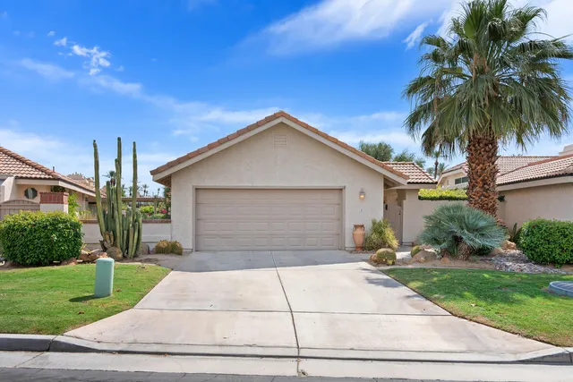 a front view of house with garage and yard