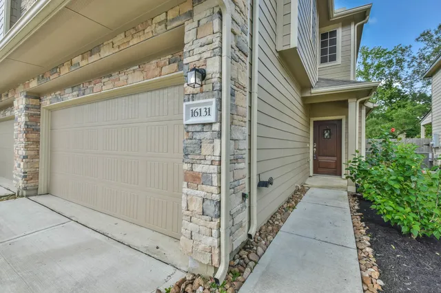 $1,800 | 16131 Beachside Place, Crosby, TX 77532