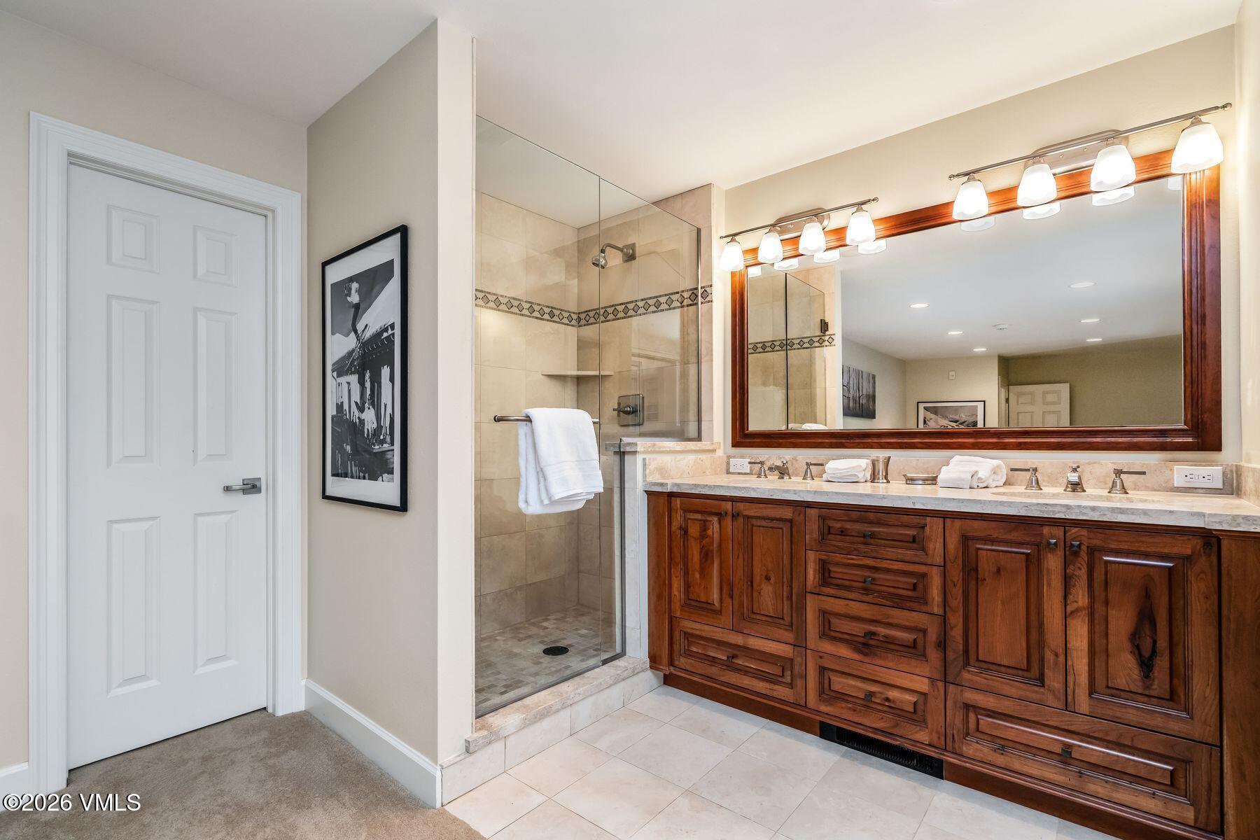 945 Red Sandstone Road, Unit A5 Vail, CO 81657 - Photo 25 of 41 photo_online_025