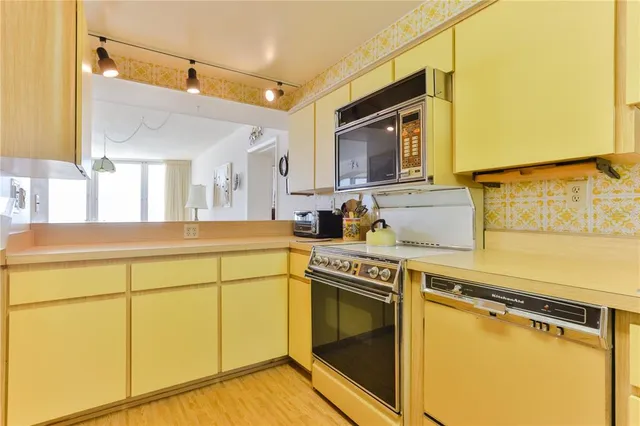 $575,000 | 1133 Ocean Shore Boulevard, Unit 303, Ormond Beach, FL 32176