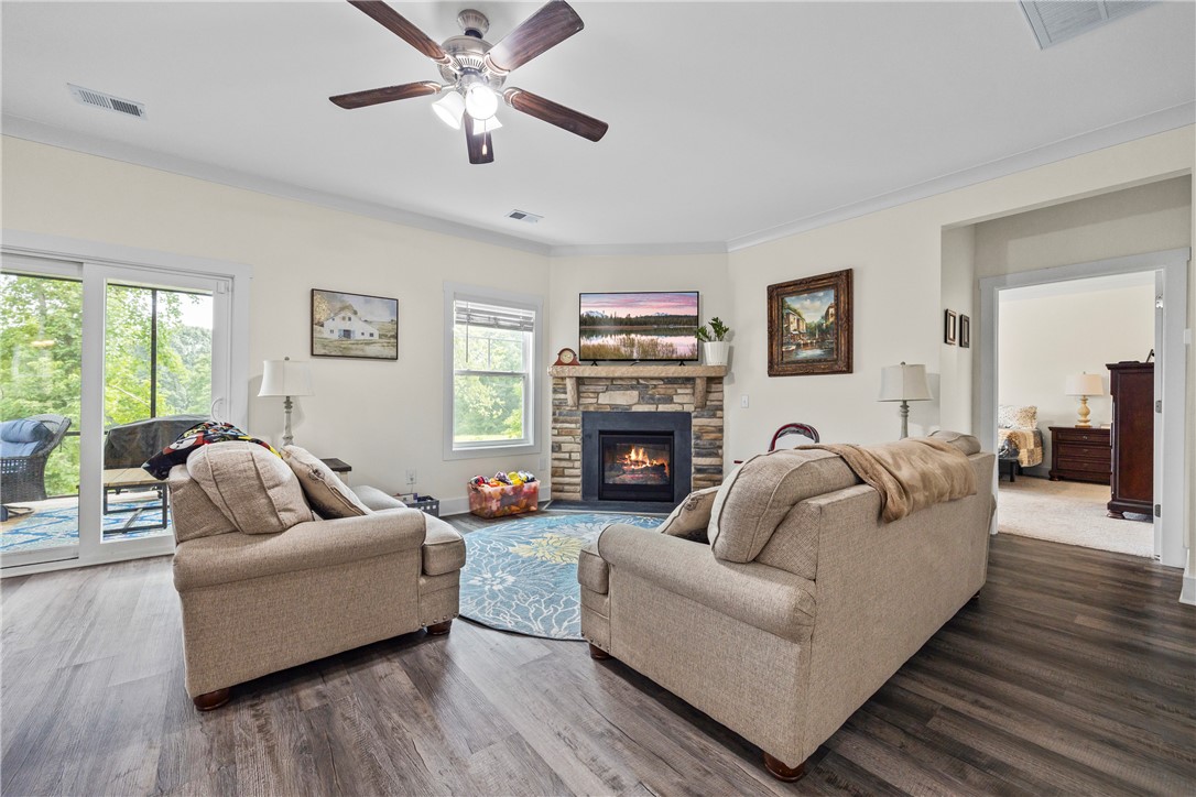 707 Comet View Court Westminster, SC 29693 - Photo 4 of 49