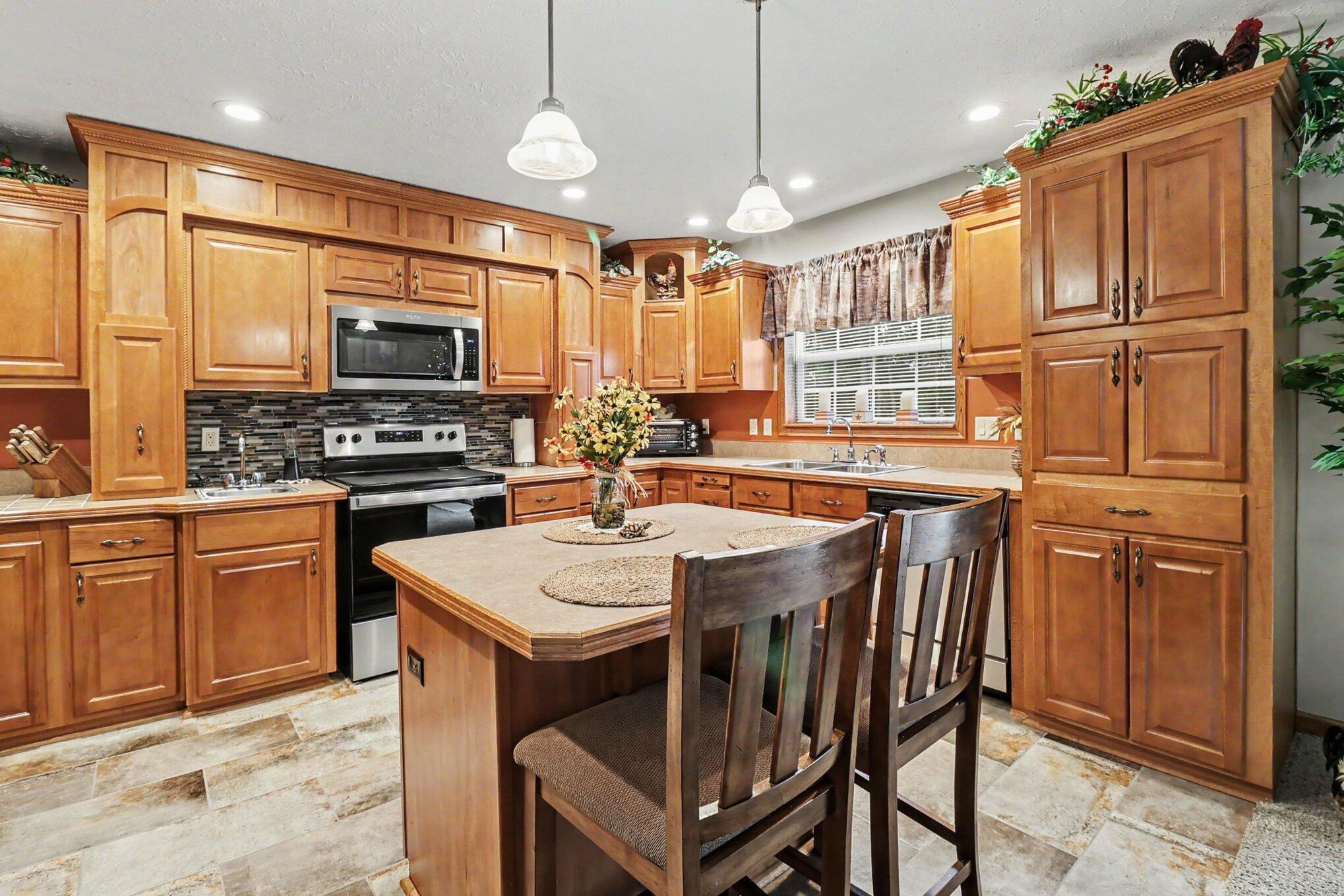 986 West Fox Farm Road Manistee, MI 49660 - Photo 12 of 31 Lots of cabinets