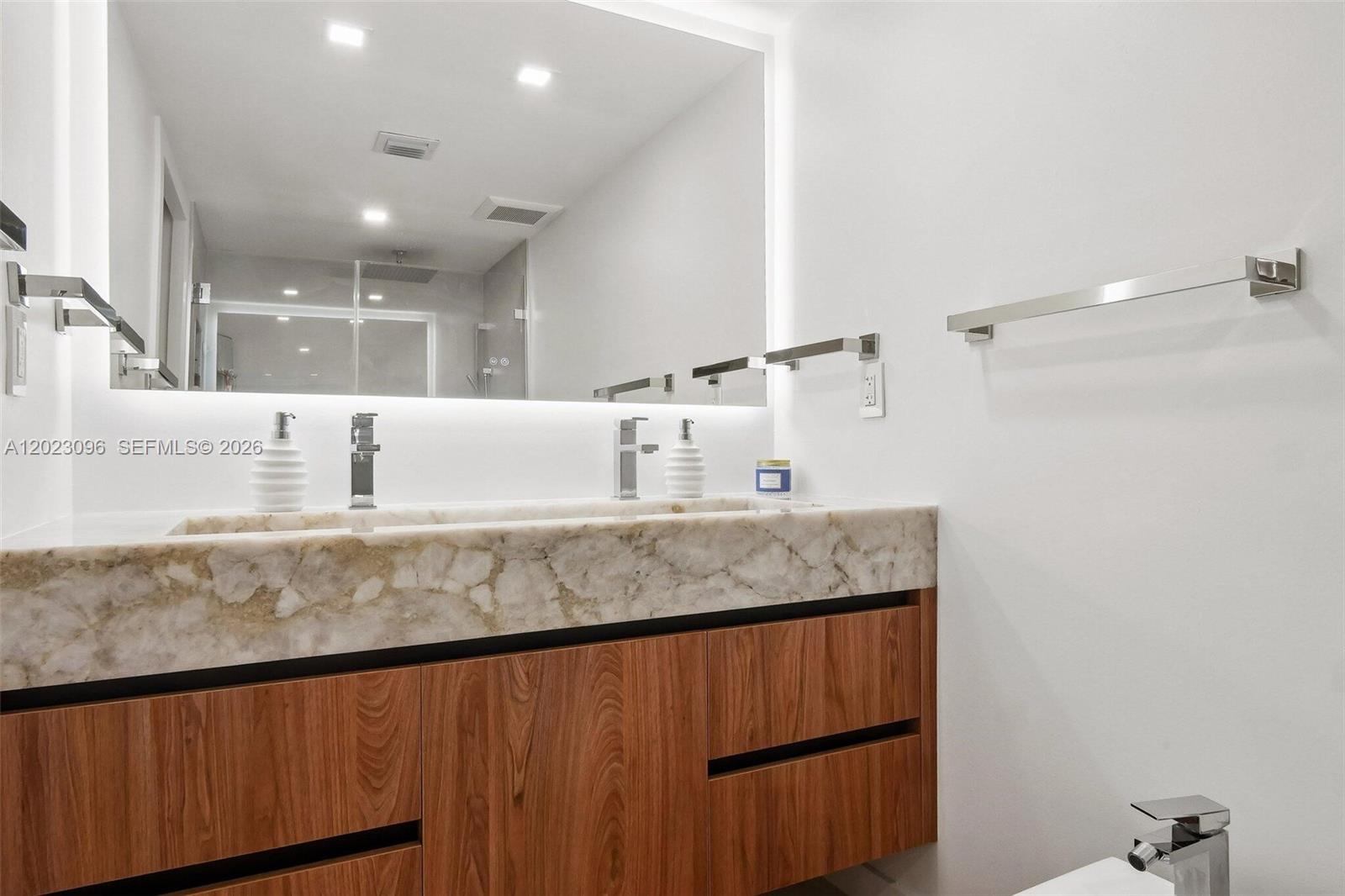 425 Grapetree Drive, Unit 211 Key Biscayne, FL 33149 - Photo 12 of 31