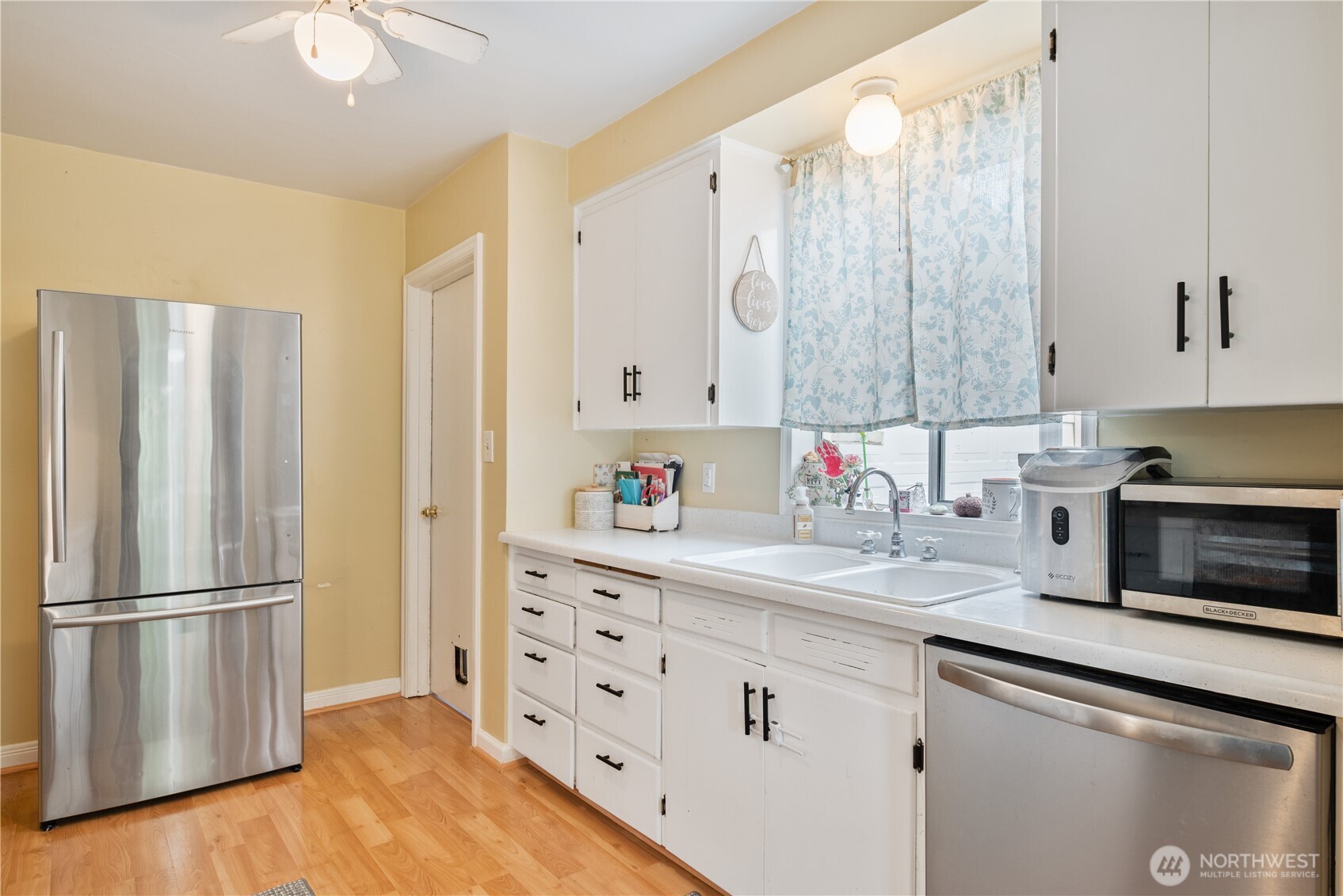 467 19th Avenue Longview, WA 98632 - Photo 11 of 30 a kitchen with granite countertop a refrigerator sink and cabinets