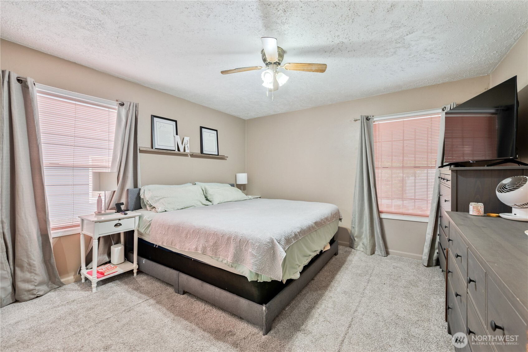 467 19th Avenue Longview, WA 98632 - Photo 13 of 30 a bed room with a bed and a television