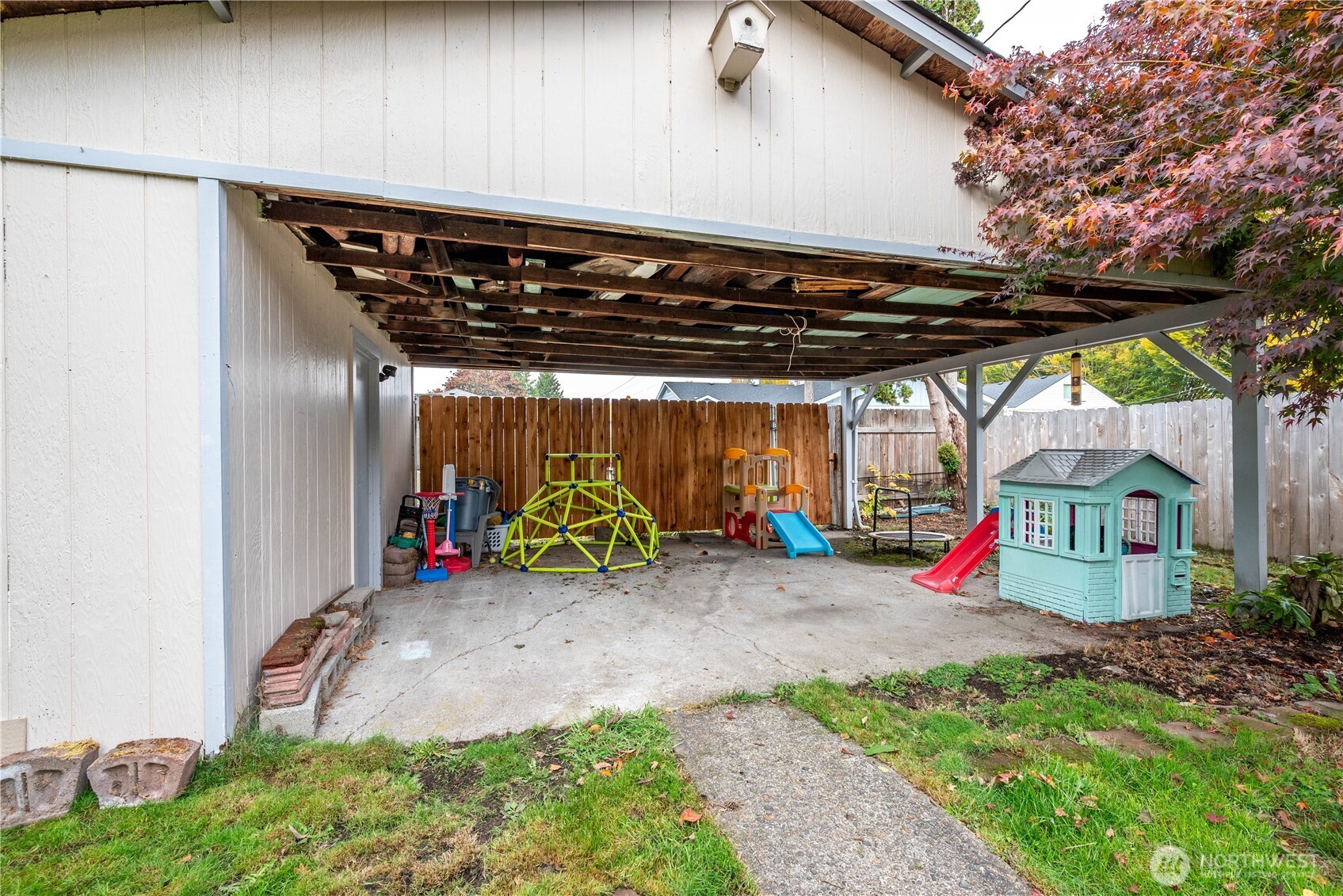 467 19th Avenue Longview, WA 98632 - Photo 25 of 30 a view of a garage