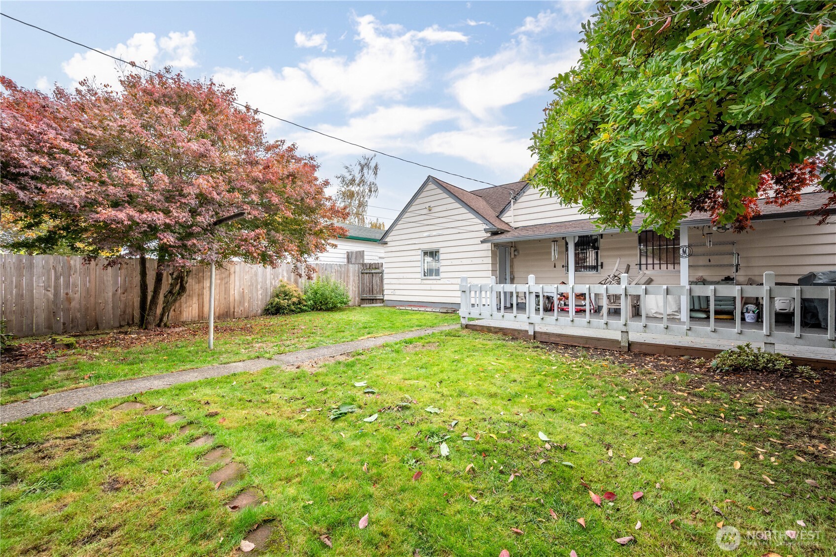 467 19th Avenue Longview, WA 98632 - Photo 28 of 30 a front view of a house with patio and a garden