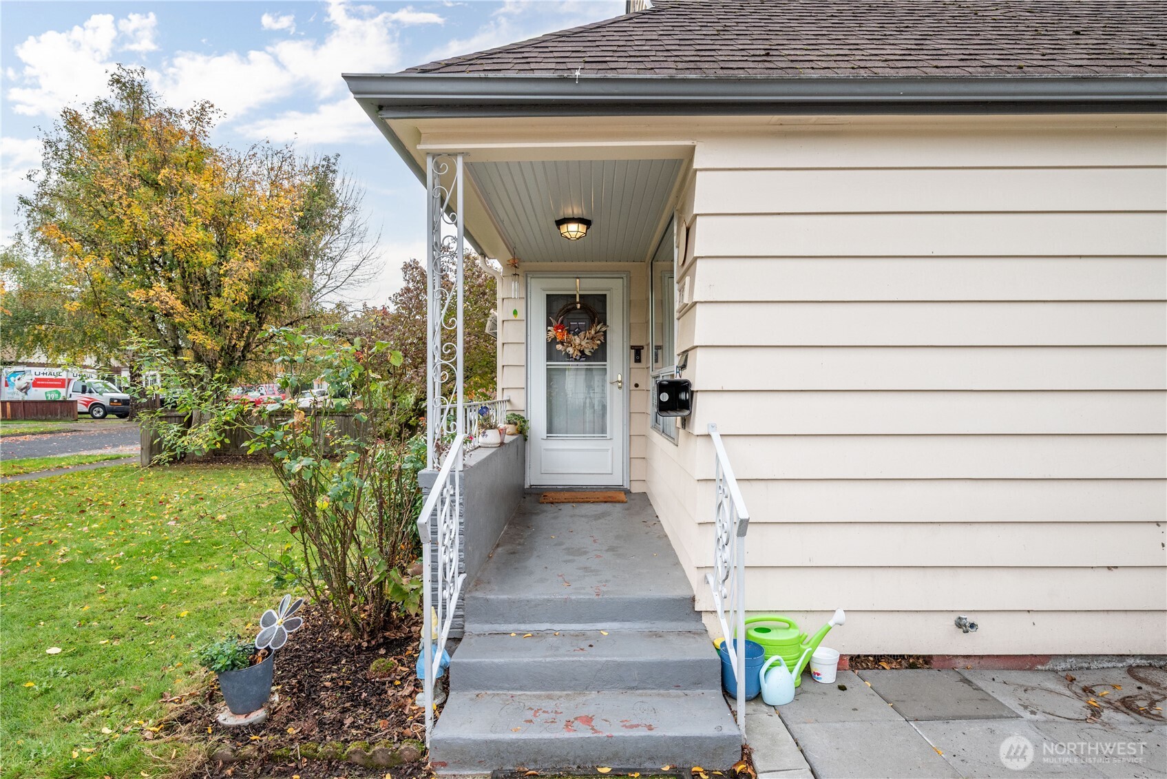 467 19th Avenue Longview, WA 98632 - Photo 4 of 30 a view of a pathway along with potted plants