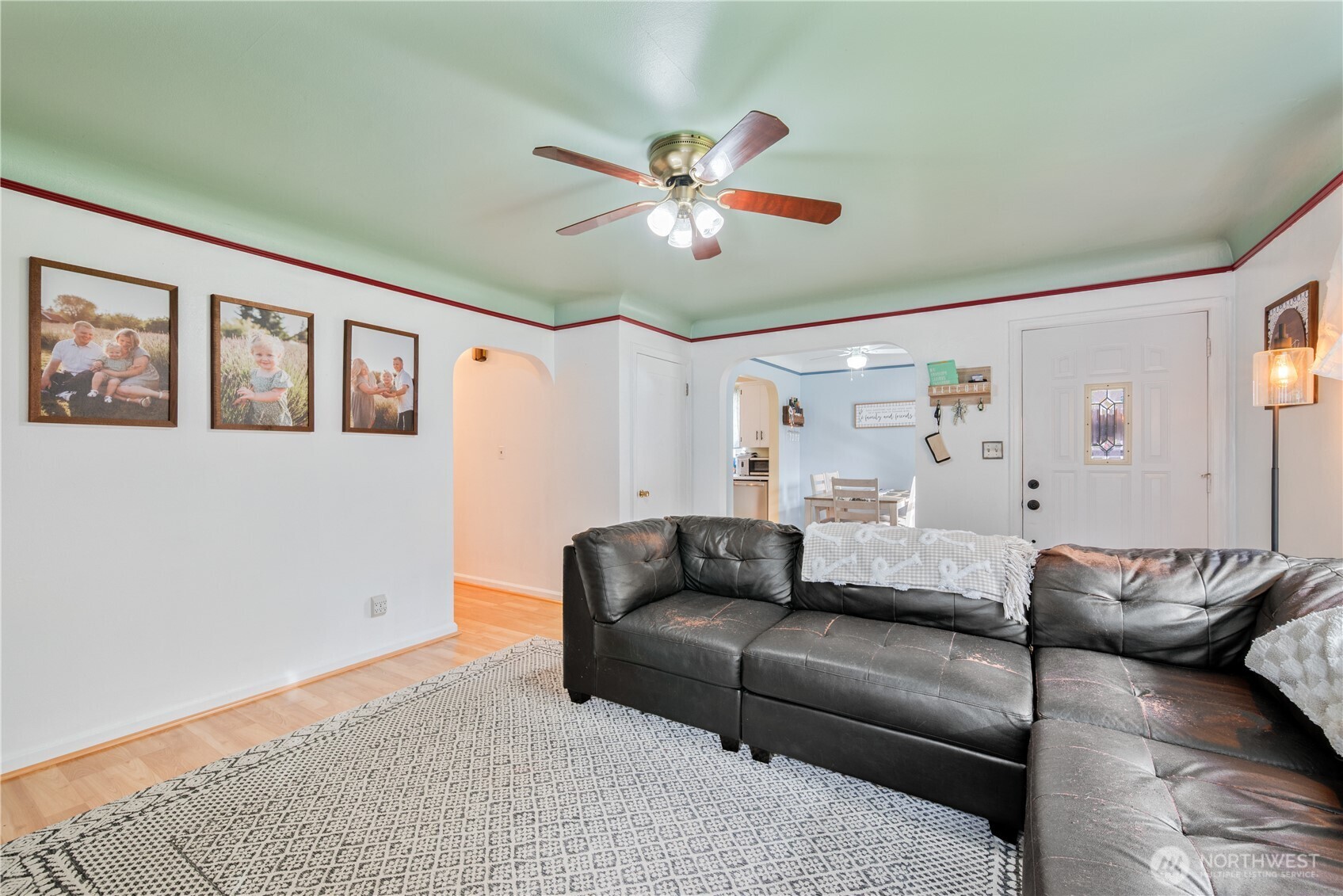 467 19th Avenue Longview, WA 98632 - Photo 6 of 30 a living room with furniture