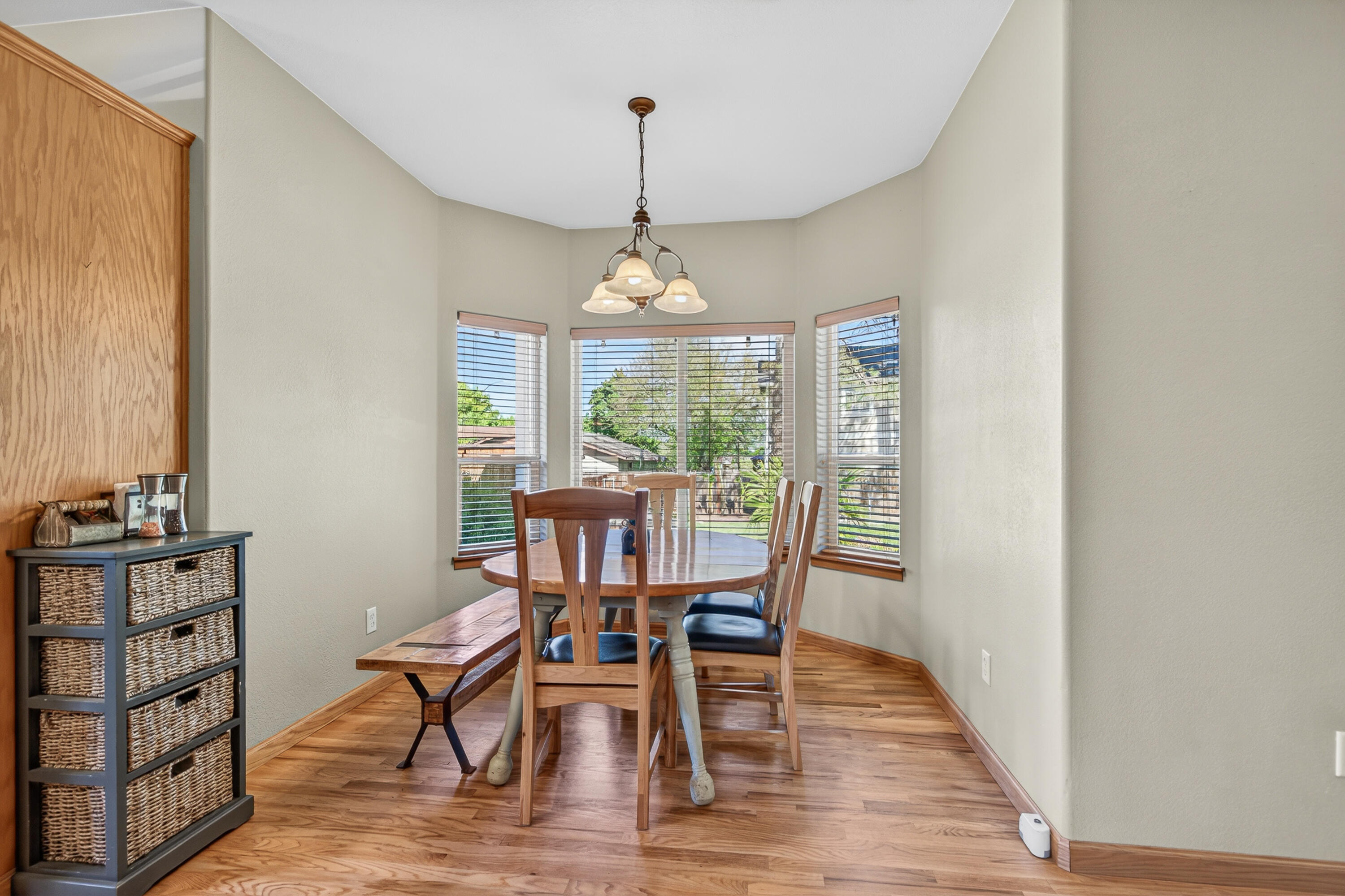 2011 Spruce Way Medford, OR 97501 - Photo 6 of 26 12-12