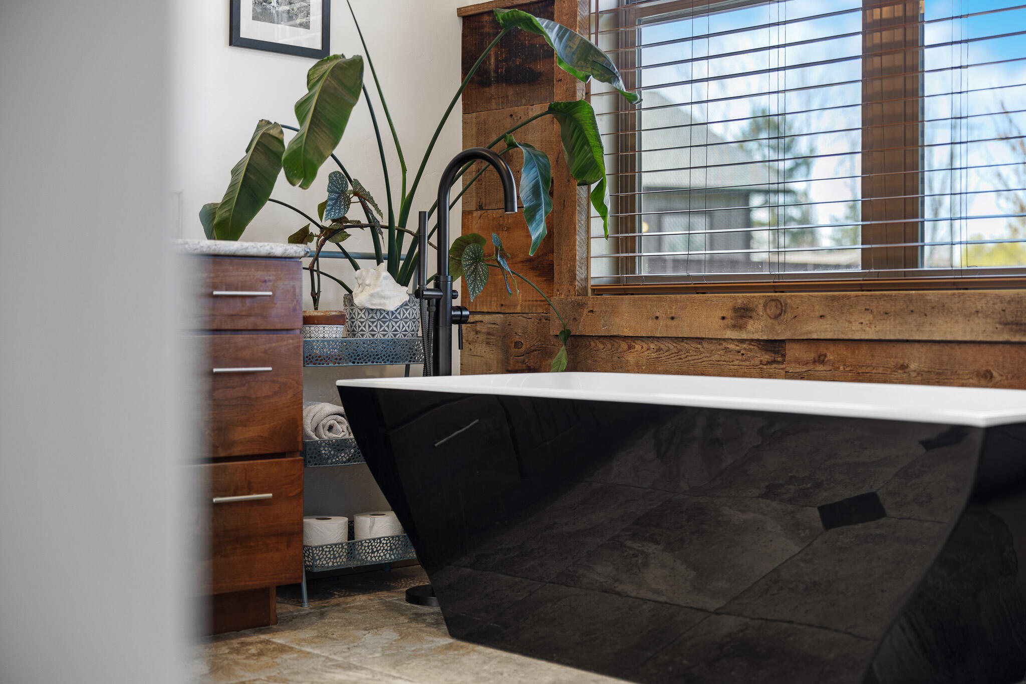 61794 Wickiup Road Bend, OR 97702 - Photo 20 of 85 Soaker tub