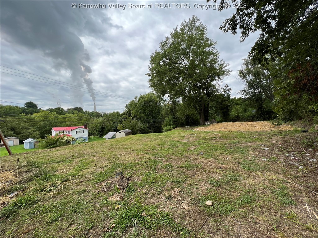 377 Black Track Road Poca, WV 25159 - Photo 14 of 17 Gallery Image 14