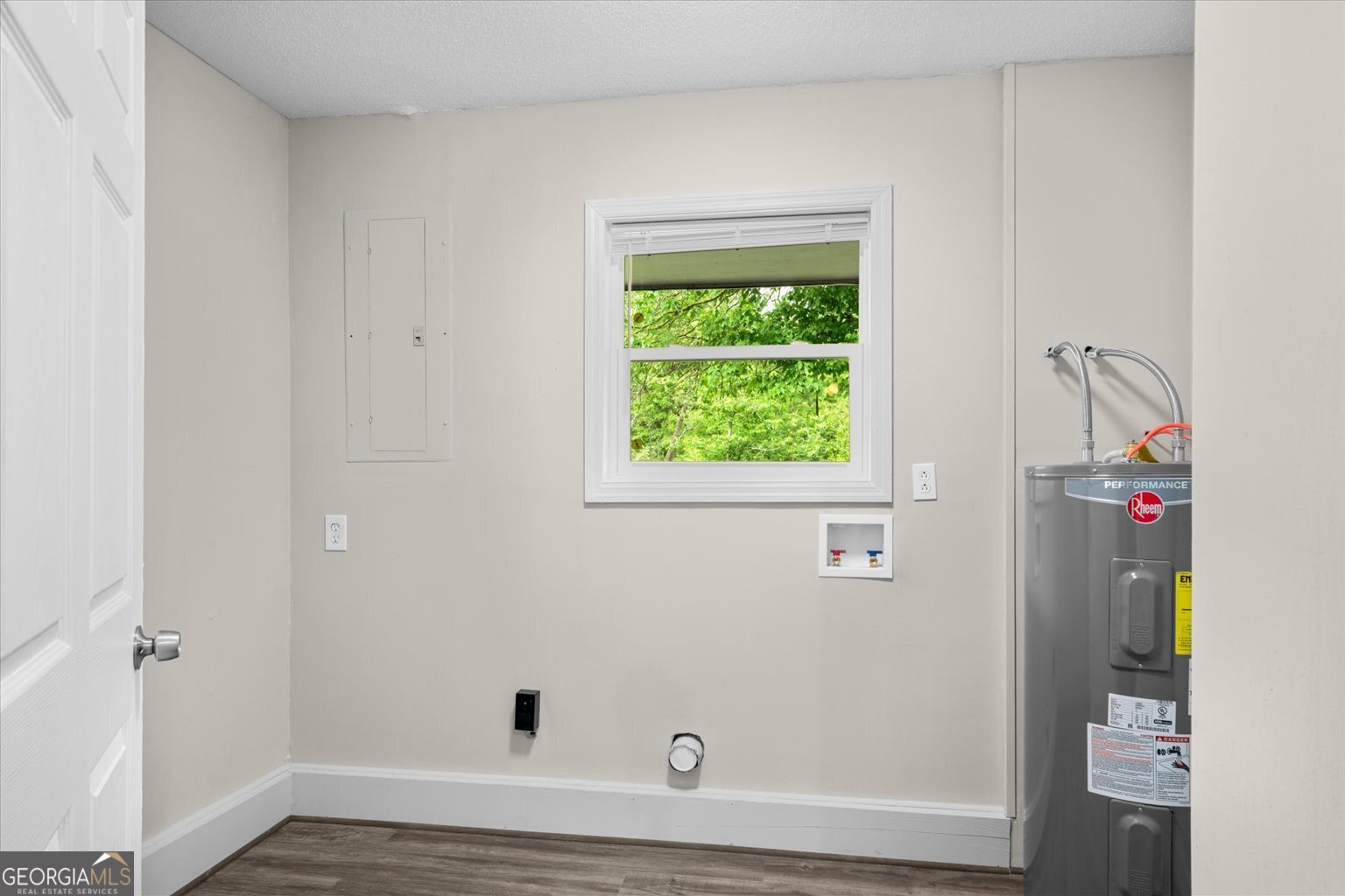 552 Dantzler Circle Dalton, GA 30721 - Photo 19 of 20 a bathroom with a window and a shower