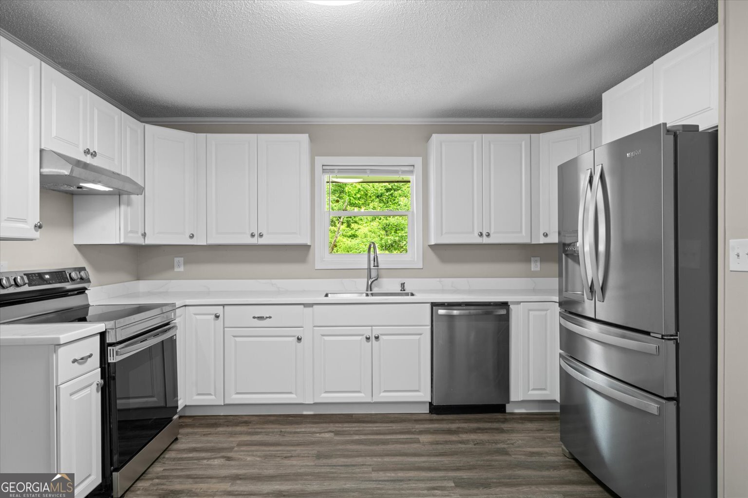 552 Dantzler Circle Dalton, GA 30721 - Photo 10 of 20 a kitchen with a white cabinets and stainless steel appliances