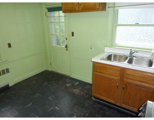 19 Heard Road Arlington, MA 02474 - Photo 8 of 23 Gallery Image 8