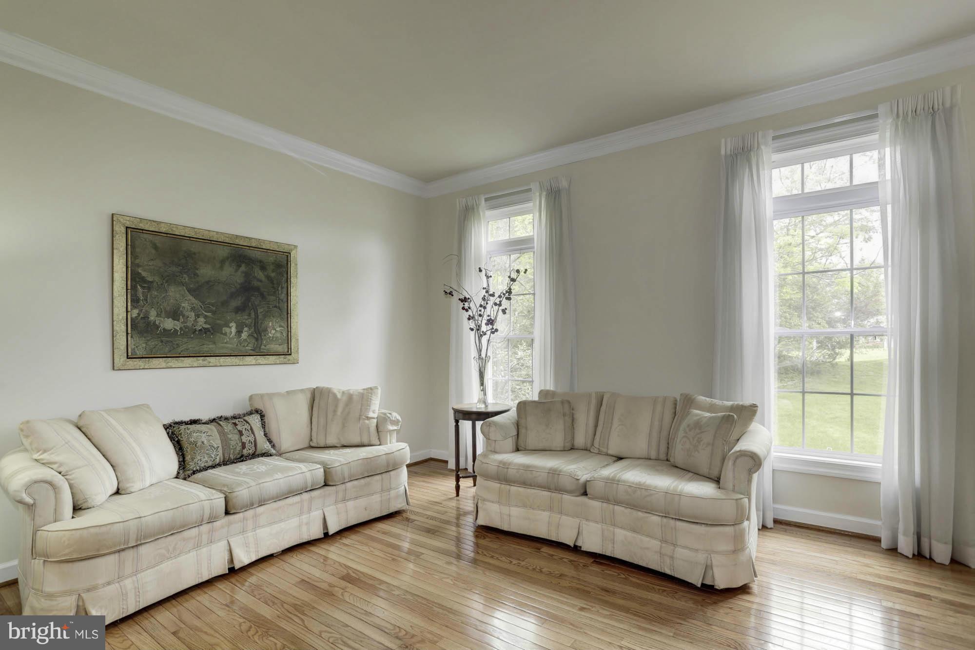 2721 Briggs Chaney Road Silver Spring, MD 20905 - Photo 6 of 30 Living Room