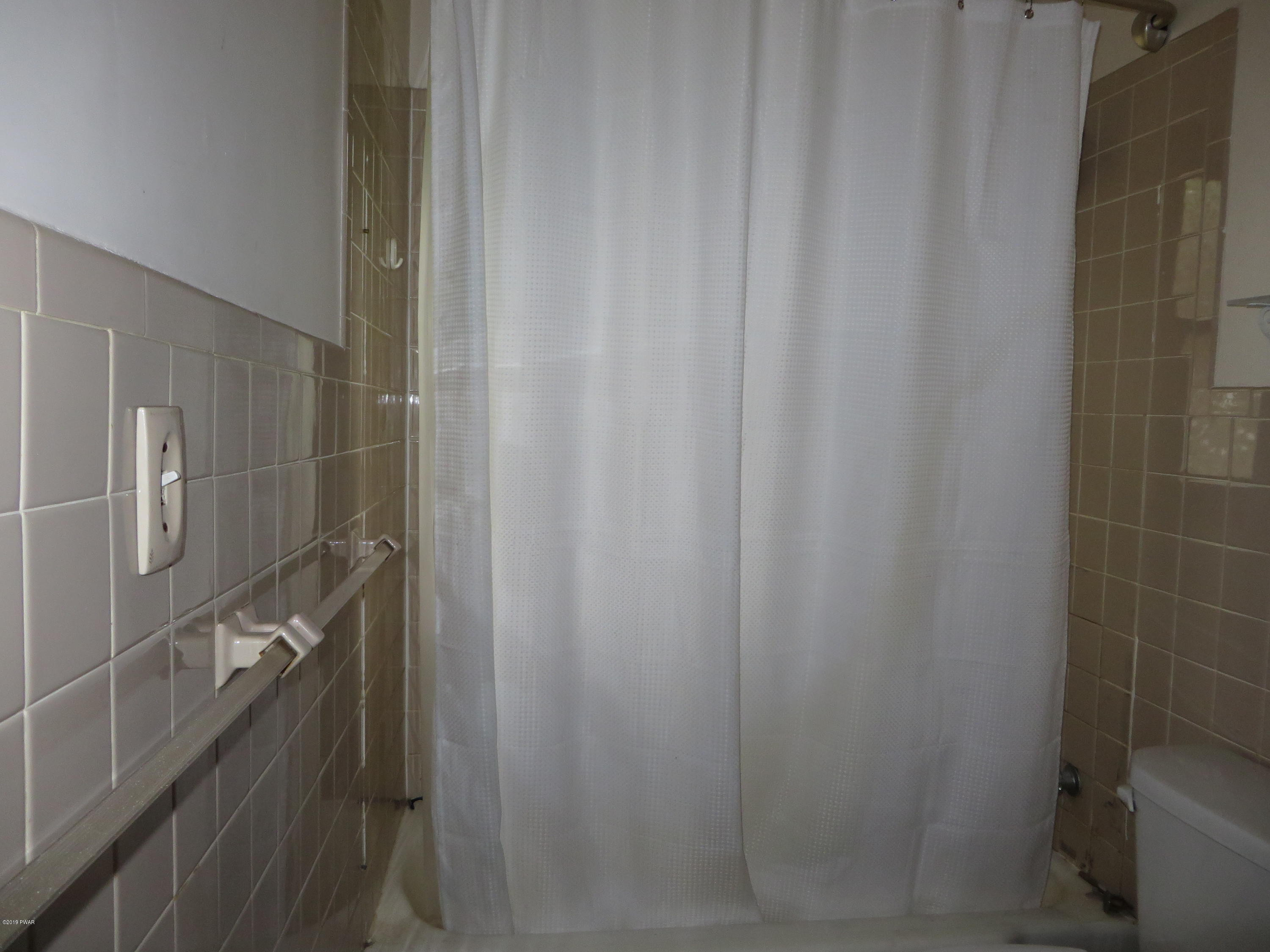 113 Hickory Road Dingmans Ferry, PA 18328 - Photo 13 of 17 015