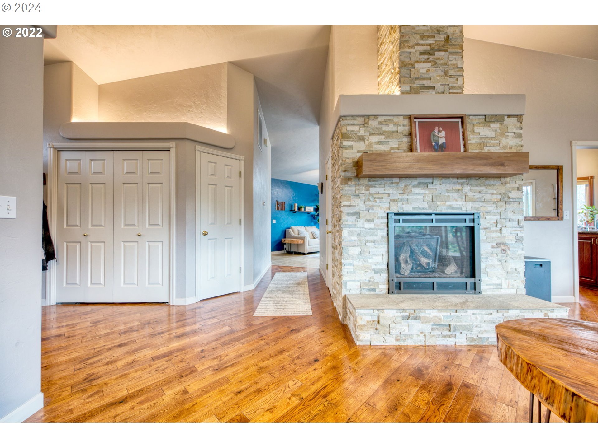 1425 Gilham Road Eugene, OR 97401 - Photo 6 of 30 a view of a living room