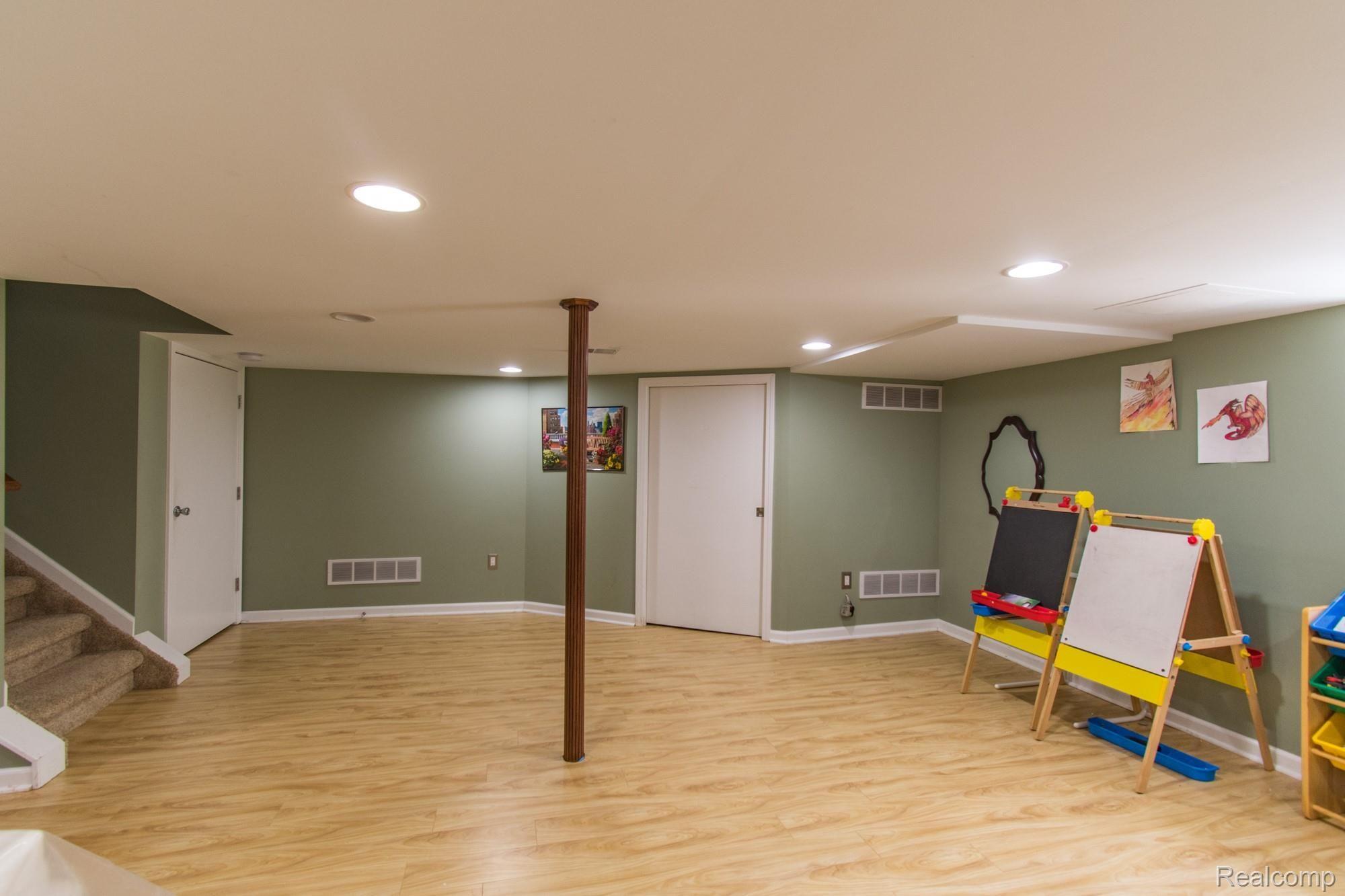 2604 Winter Park Road Rochester, MI 48309 - Photo 47 of 48 Winter Park-133.jpg