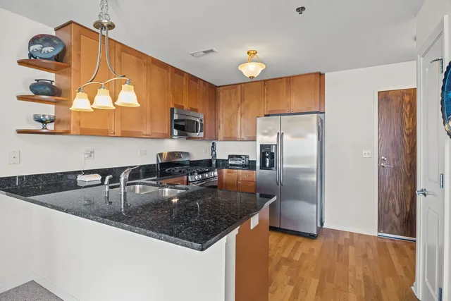 $307,900 | 1199 East Port Clinton Road, Unit 601, Vernon Hills, IL 60061