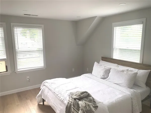 $2,600 | 33 Van Zandt Avenue, Unit 1, Newport, RI 02840